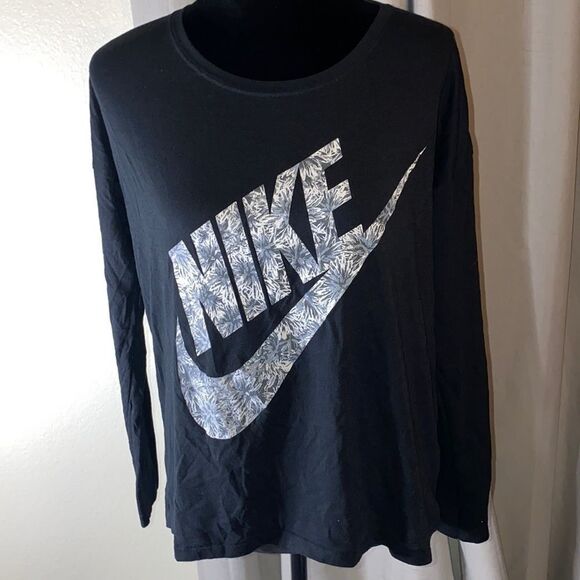 #129 Nike long sleeve t shirt - Picture 1 of 2